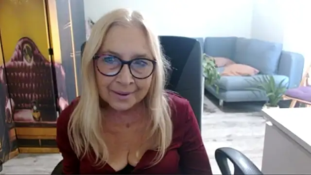 Snapshot of sofia_xkiss chatting on October 12, 1:43 pm sofia xkiss online show from October 12, 1:43 pm