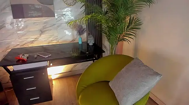 Snapshot of SofiaGomez420 chatting on February 5, 4:37 am SofiaGomez420 online show from February 5, 4:37 am