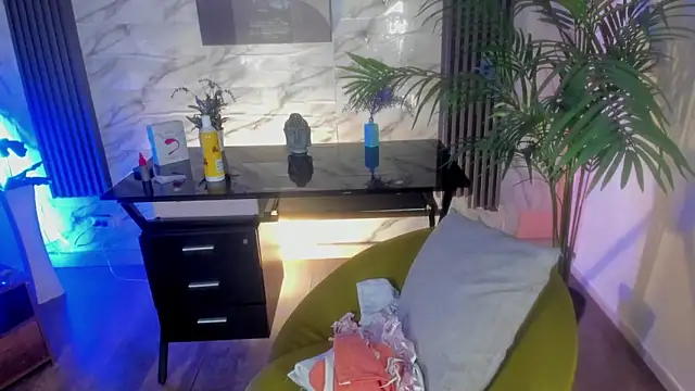 Snapshot of SofiaGomez420 chatting on February 8, 9:46 am SofiaGomez420 online show from February 8, 9:46 am