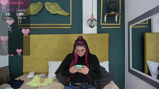 Snapshot of BellaPeers_ chatting on January 5, 12:53 pm BellaPeers online show from January 5, 12:53 pm
