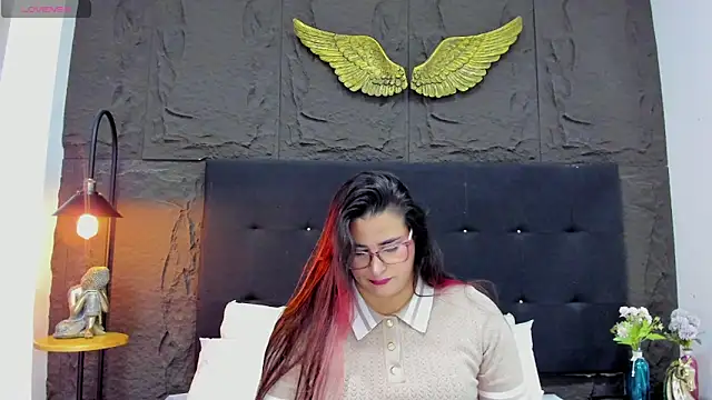 BellaPeers  online show from April 1, 11:55 am