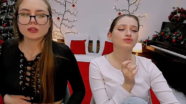 queenofjoyy online show from December 15, 4:04 pm