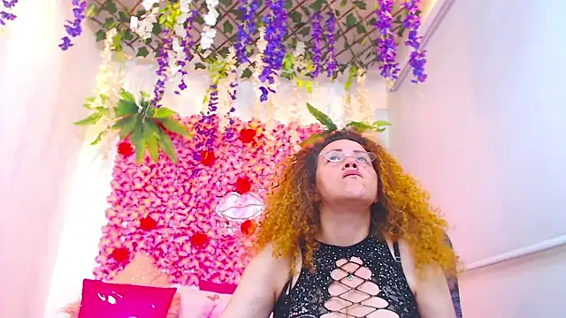 BLONDE SEXYHOT online show from December 4, 7:00 pm