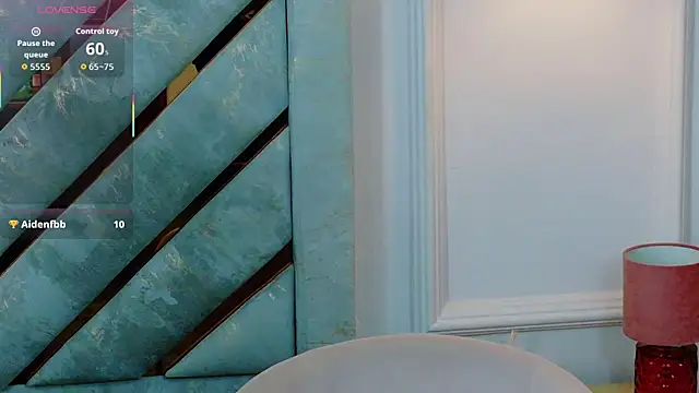 Kendall-Moll online show from April 10, 12:10 pm