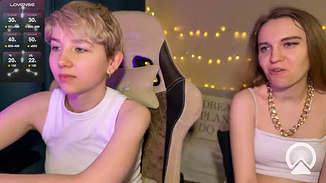 velvetvalkyries online show from March 15, 5:26 pm