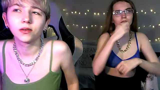 velvetvalkyries online show from March 18, 6:04 pm