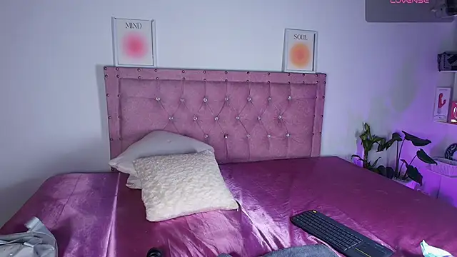 April Scarlett online show from November 5, 9:48 pm