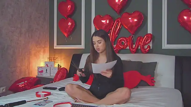 CharleneWoods online show from February 6, 11:54 am