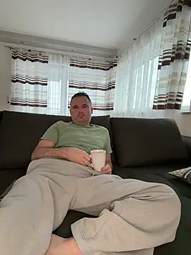 Snapshot of w12er chatting on February 1, 7:18 am w12er online show from February 1, 7:18 am