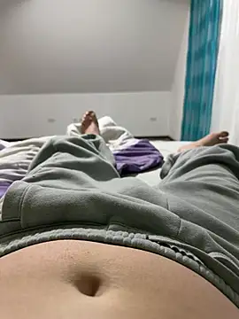 Snapshot of w12er chatting on February 4, 10:58 pm w12er online show from February 4, 10:58 pm