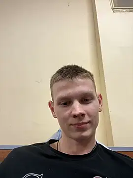 Snapshot of fameboyboo chatting on January 4, 7:02 pm fameboyboo online show from January 4, 7:02 pm