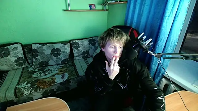 Snapshot of fameboyboo chatting on December 22, 6:05 pm fameboyboo online show from December 22, 6:05 pm