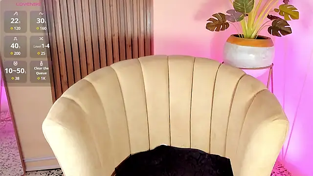 Snapshot of kenayfox chatting on February 27, 4:41 am kenayfox online show from February 27, 4:41 am