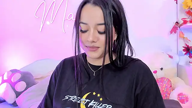 Snapshot of MaddyParisi chatting on December 4, 9:18 am MaddyParisi online show from December 4, 9:18 am