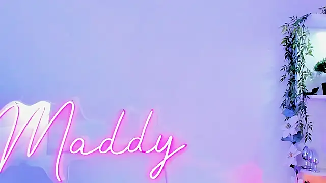 Snapshot of MaddyParisi chatting on February 8, 5:08 am MaddyParisi online show from February 8, 5:08 am