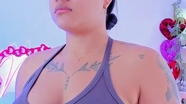 Snapshot of MaddyParisi chatting on February 9, 8:13 pm MaddyParisi online show from February 9, 8:13 pm