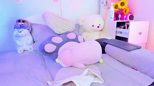 Snapshot of MaddyParisi chatting on March 23, 7:42 am MaddyParisi online show from March 23, 7:42 am