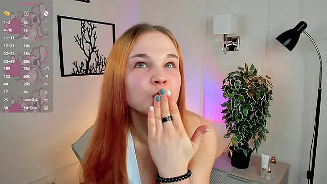 Snapshot of OdetteHarwick chatting on March 18, 9:32 pm OdetteHarwick online show from March 18, 9:32 pm