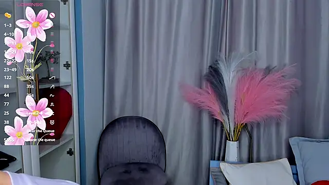 Snapshot of OdetteHarwick chatting on September 27, 8:19 am OdetteHarwick online show from September 27, 8:19 am