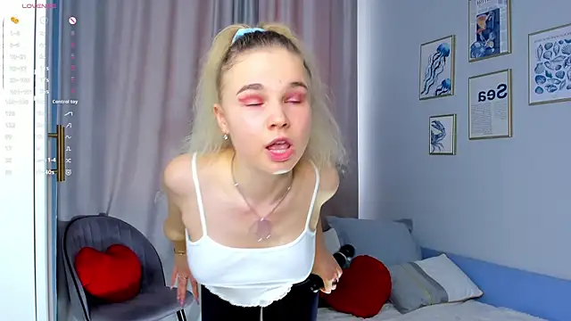 Snapshot of OdetteHarwick chatting on September 28, 8:09 am OdetteHarwick online show from September 28, 8:09 am