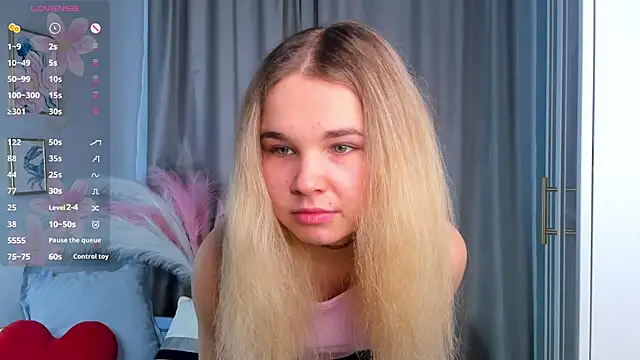 Snapshot of OdetteHarwick chatting on October 22, 8:03 am OdetteHarwick online show from October 22, 8:03 am