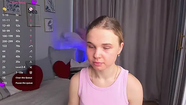 Snapshot of OdetteHarwick chatting on November 11, 7:52 am OdetteHarwick online show from November 11, 7:52 am