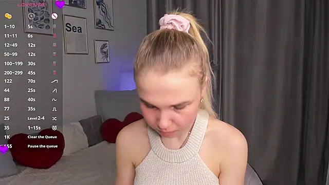 Snapshot of OdetteHarwick chatting on November 16, 5:24 am OdetteHarwick online show from November 16, 5:24 am