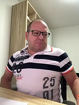 coupleLatinaLovers online show from October 13, 4:56 am