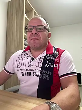 coupleLatinaLovers online show from November 17, 5:57 am