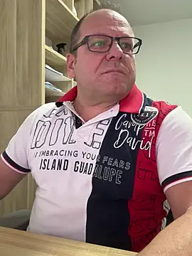 coupleLatinaLovers online show from December 4, 6:55 am