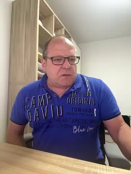 coupleLatinaLovers online show from April 16, 5:08 am