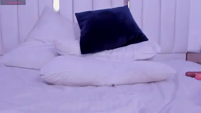 chloe zulay online show from April 13, 3:01 am