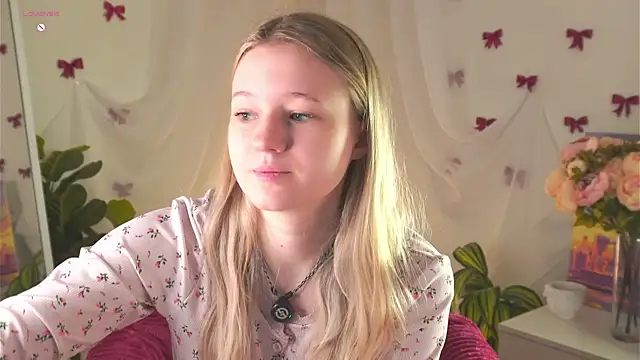 MaydaFoulk online show from April 5, 1:14 am