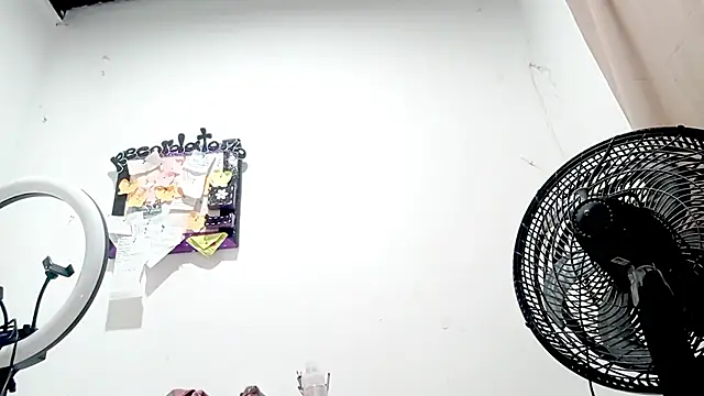 PetiteIvoryQueen19 online show from October 16, 5:41 am