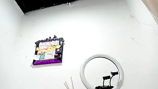 PetiteIvoryQueen19 online show from November 5, 3:28 am