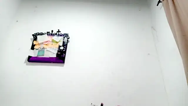 PetiteIvoryQueen19 online show from December 22, 3:03 am