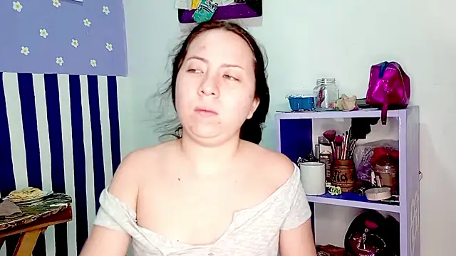 PetiteIvoryQueen19 online show from May 23, 5:34 am