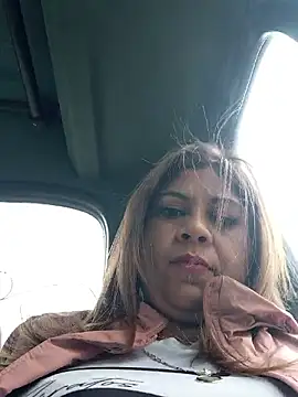 Laura-Hernandez online show from February 18, 4:25 pm