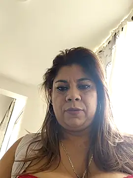 Laura-Hernandez online show from April 18, 6:01 pm