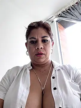 Laura-Hernandez online show from May 30, 7:55 pm