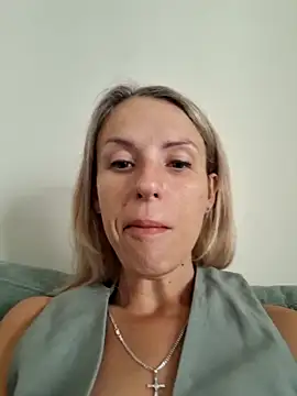 Snapshot of YourJuliena chatting on February 23, 9:22 am YourJuliena online show from February 23, 9:22 am