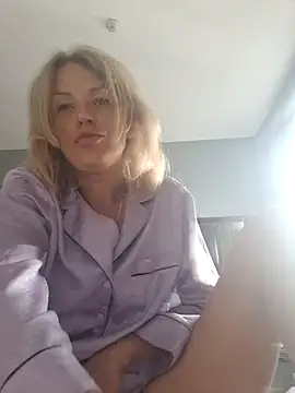 Snapshot of YourJuliena chatting on March 2, 4:28 am YourJuliena online show from March 2, 4:28 am