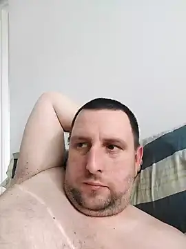 Snapshot of HE-M123 chatting on October 6, 1:52 pm HE-M123 online show from October 6, 1:52 pm