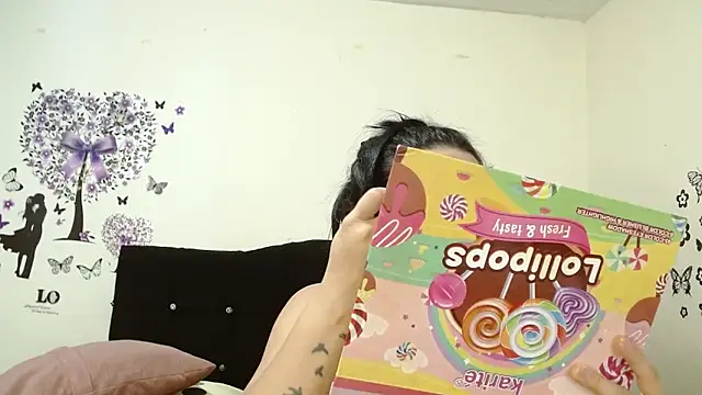 Snapshot of jeff_and_jade chatting on October 1, 11:27 am jeff and jade online show from October 1, 11:27 am