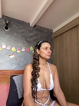 MafeeRoss online show from April 7, 8:09 pm