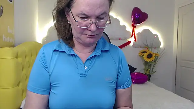 HolyMilfa online show from March 7, 10:45 am