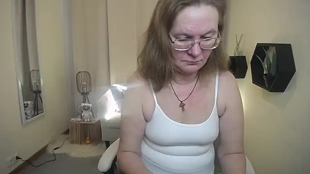 HolyMilfa online show from March 5, 7:37 am