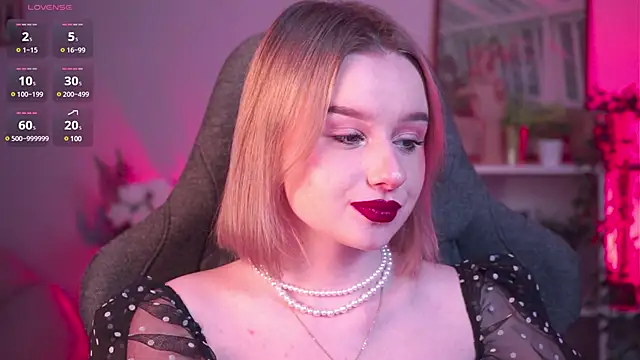 Snapshot of AdeleLoomis chatting on December 6, 8:40 pm AdeleLoomis online show from December 6, 8:40 pm