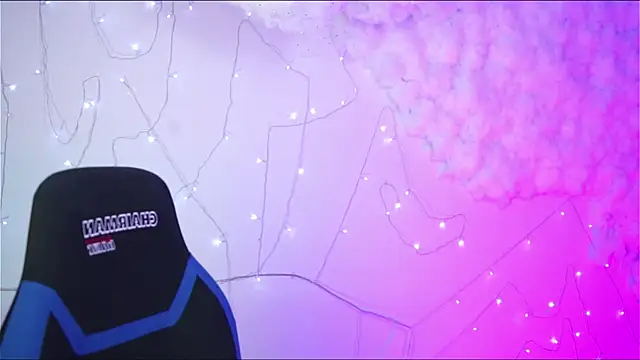 Snapshot of AdeleLoomis chatting on December 7, 5:31 pm AdeleLoomis online show from December 7, 5:31 pm