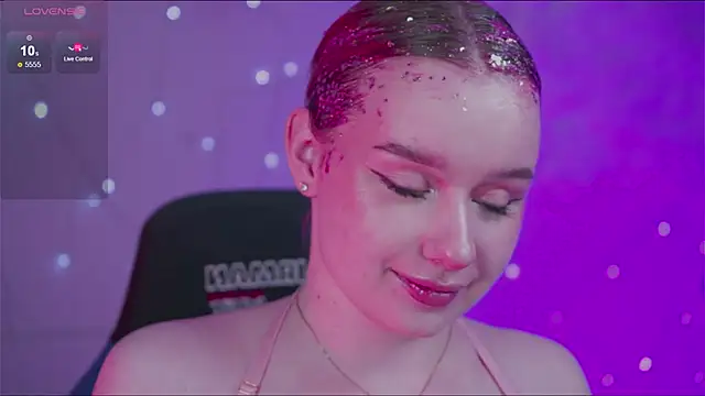 Snapshot of AdeleLoomis chatting on December 7, 8:38 pm AdeleLoomis online show from December 7, 8:38 pm